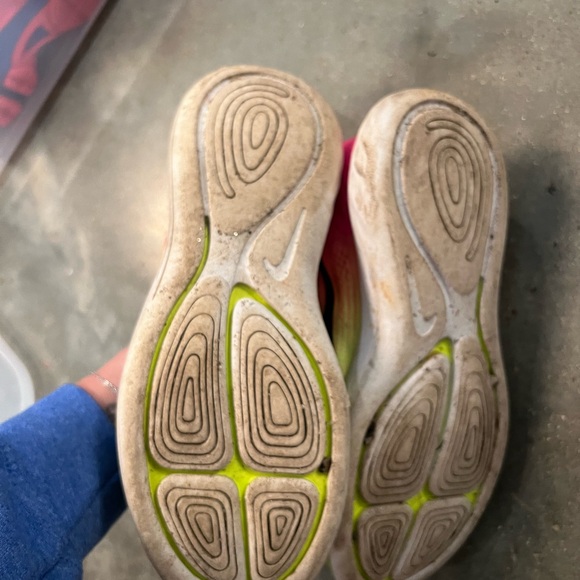 Nike neon yellow and hot pink running shoes - Picture 6 of 6